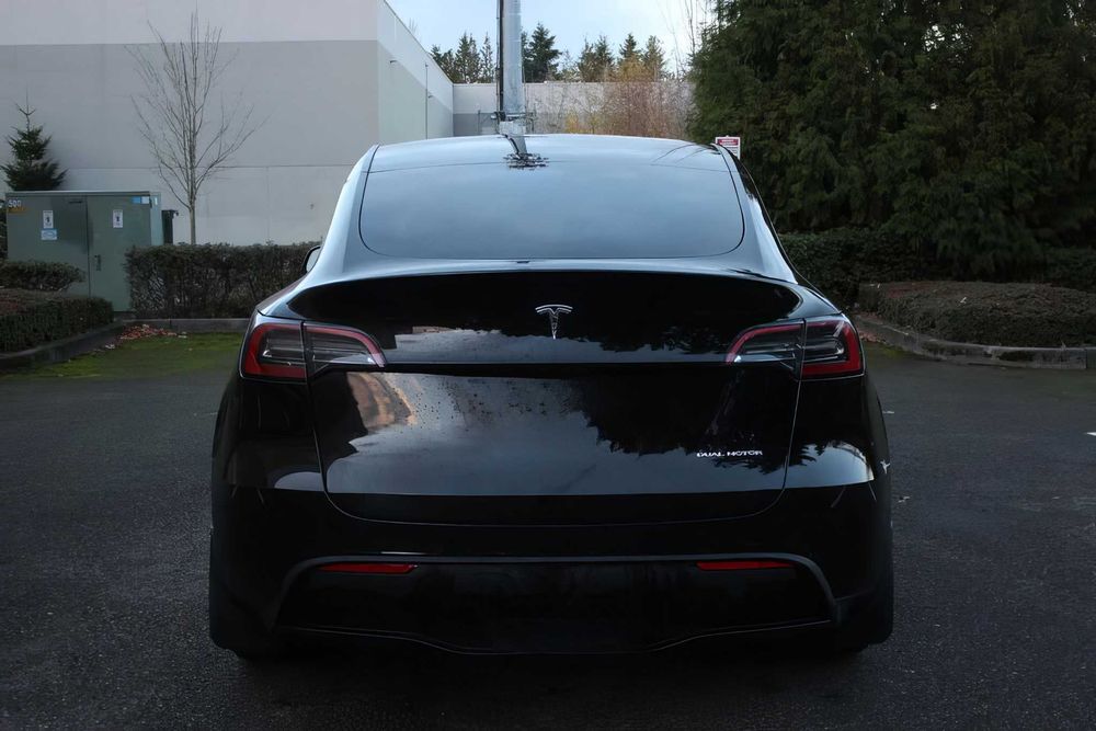 Tesla Model Y Long Range      2023