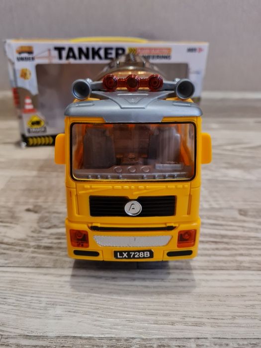 Машина бензовоз, музична