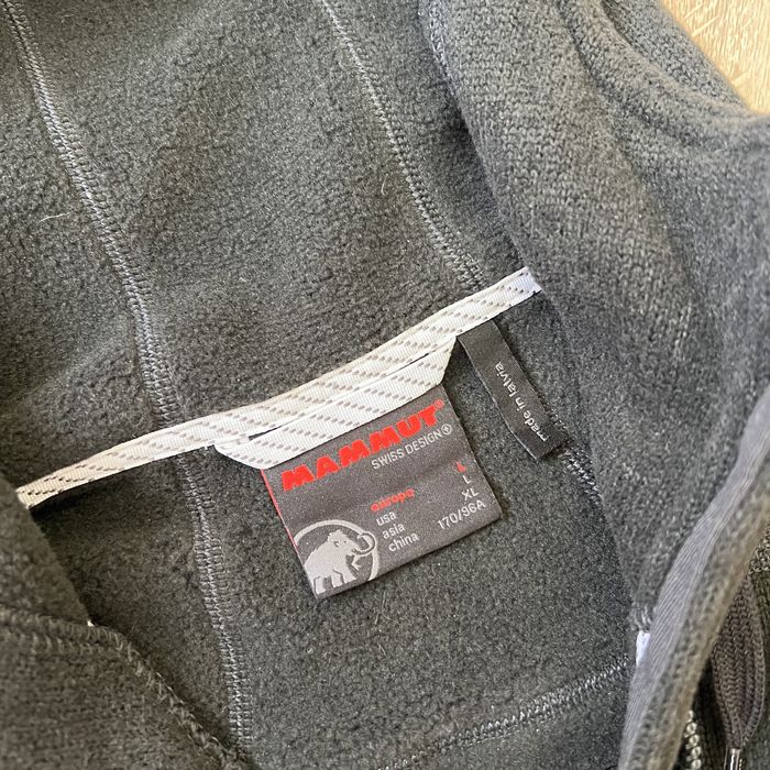 Продам теплу кофту бренду Mammut