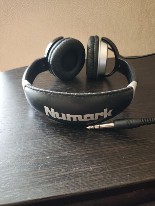Дротові DJ-навушники Numark HF125