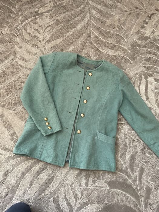 Zielony szałwiowy żakiet vintage ze złotymi guzikami