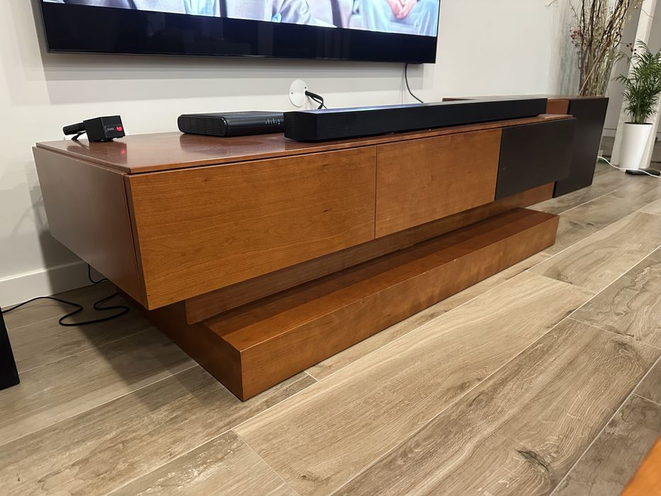 Vendo movel de tv com mesas de apoio
