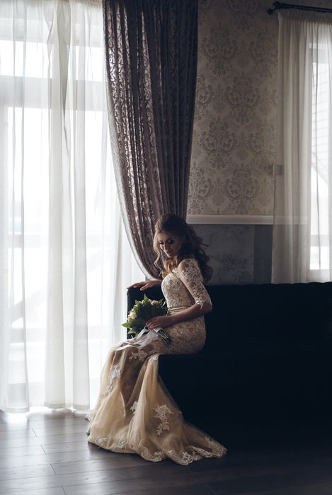 Продам весільну сукню