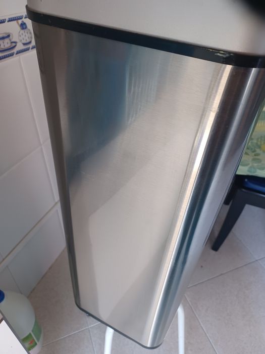 Balde inox com sensor de abertura *Abre/fecha com aproximação da mão/