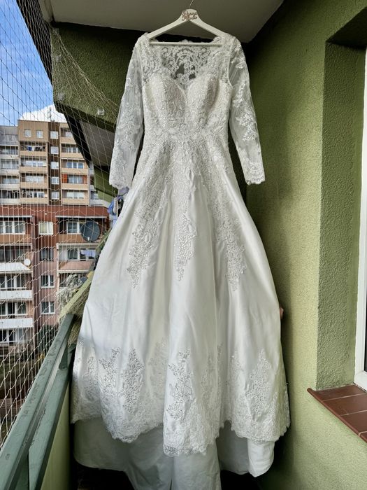 Suknia ślubna nowa z metkami z trenem koronką cekinami M L