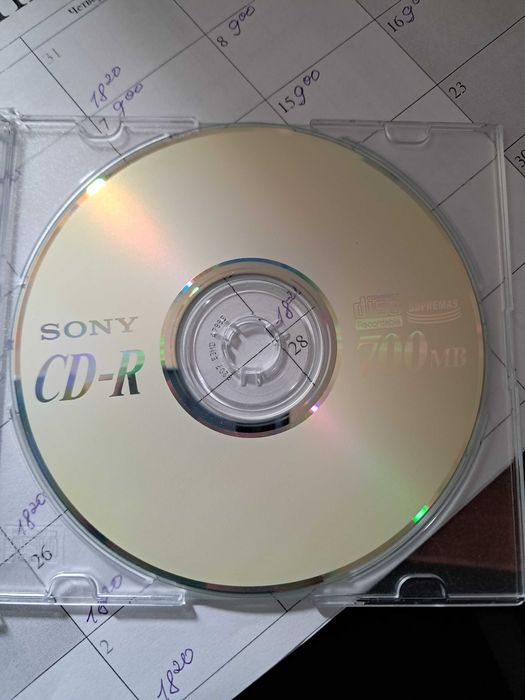 дискети 3,5 нові, СД диски, підставка все на фото -за всю купу 600 грн