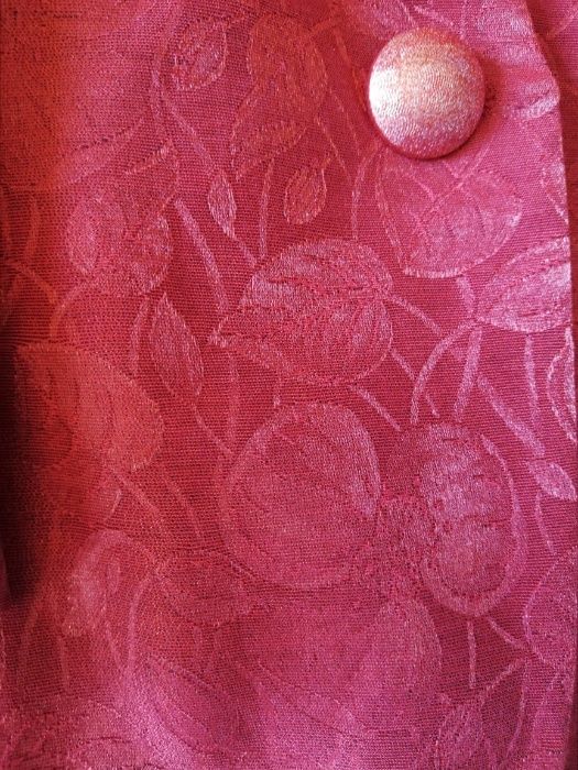 Krótki żakiet elegancki marynarka wdzianko lśniący materiał malinowy