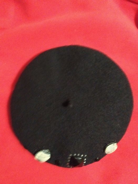 Берет с натуральными камнями