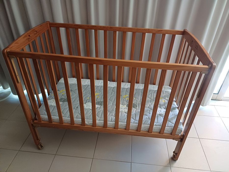 Berço de madeira