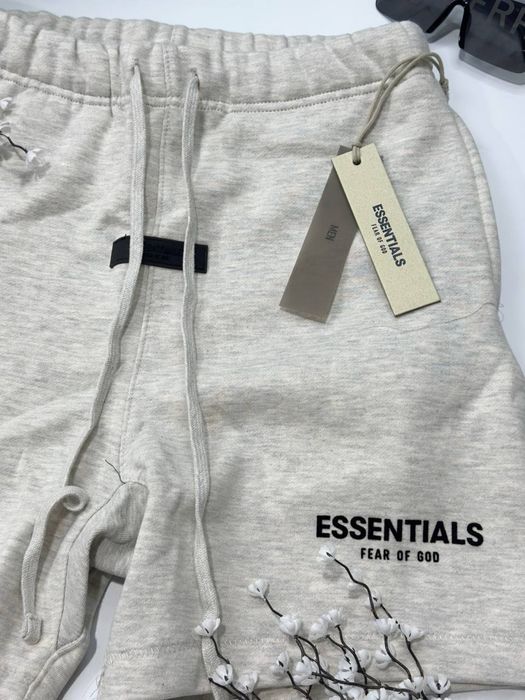 Шорти essentials нові