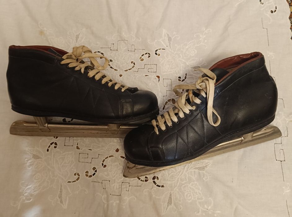 Коньки - 2 пари шкіра натуральна