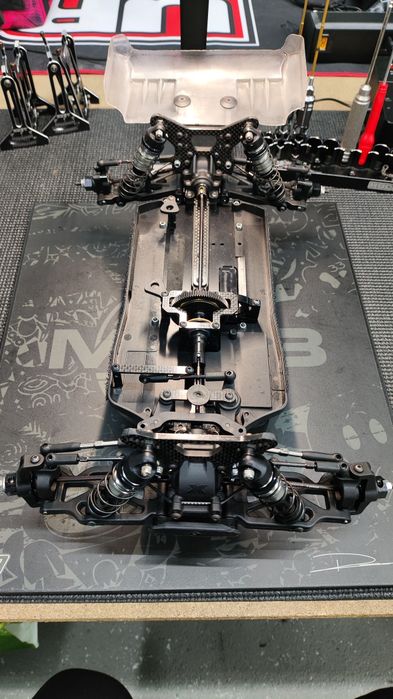 Xray XB4 24 Carpet