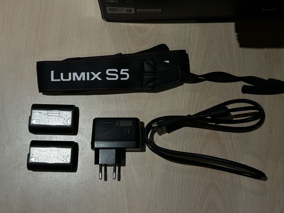 Panasonic Lumix S5 + 20-60mm + Cage | 1656 Disparos | Como Nova