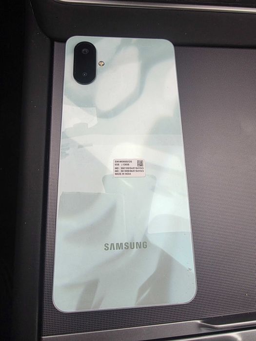 Vendo Samsung  MO6 5G como novo tem 1 mes factura garantia de 2 anos