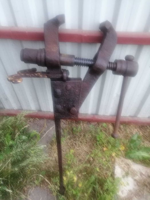 SPRZEDAM duze imadlo  niemieckie 42 kg oraz  kowalskieTERAZ TANIEJ