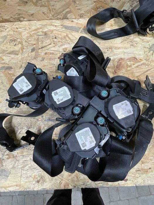 Ремінь безпеки Tesla Y/3