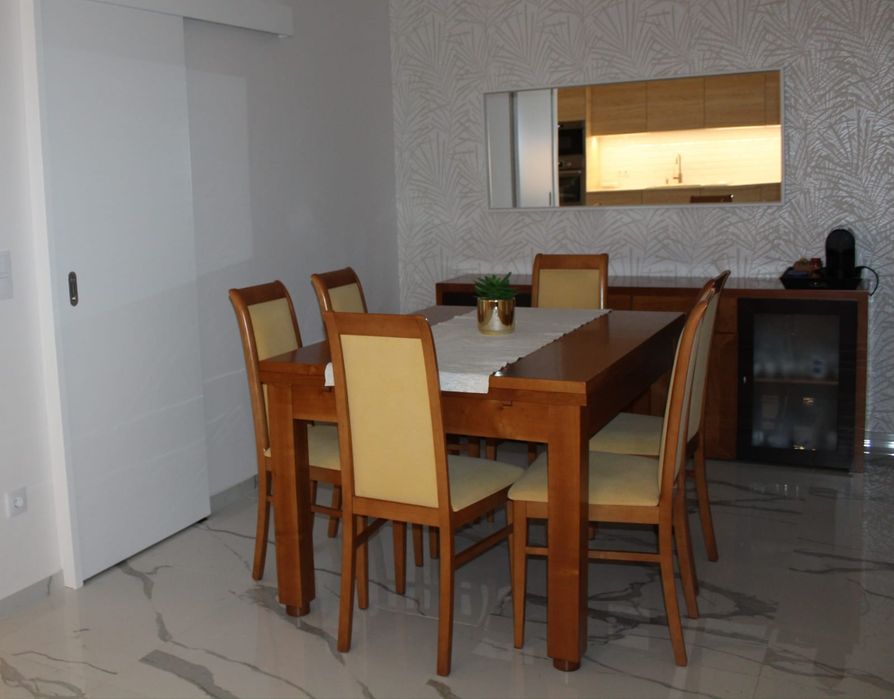 Mesa Sala de Jantar Cerejeira + 6 cadeira + Aparador e Cristaleira