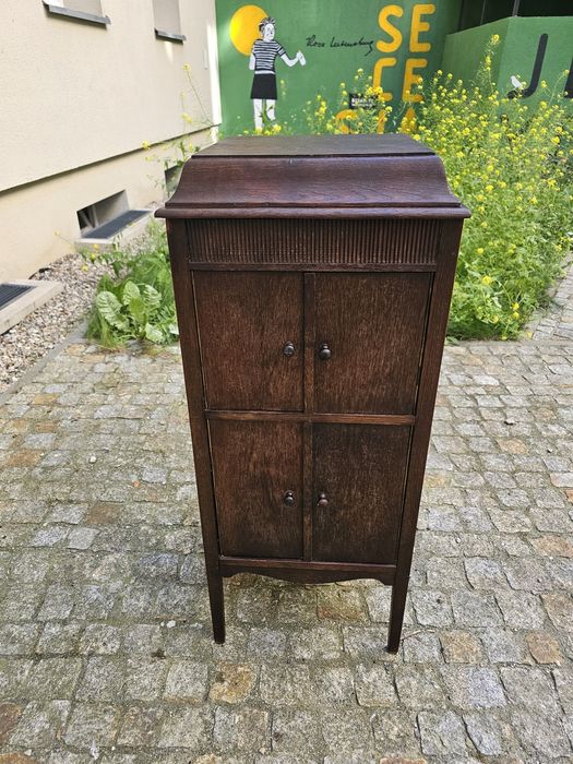 Gramofon szafkowy przedwojenny 1925 -1935 plus 40 płyt