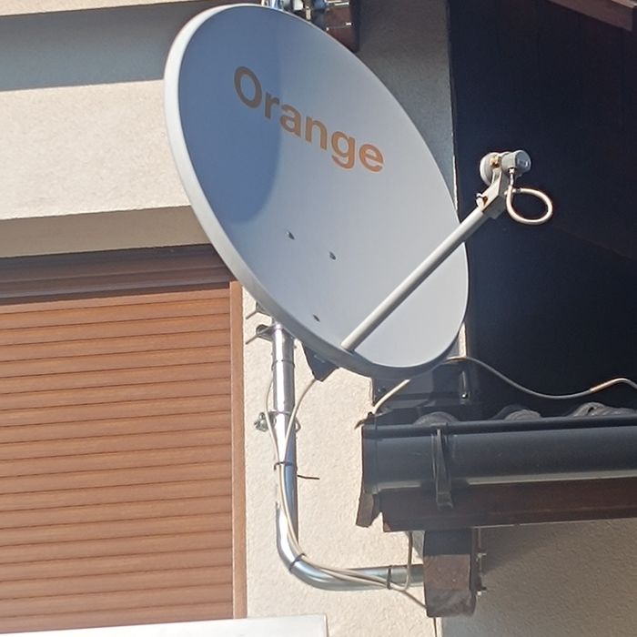 Antena satelitarna z konwerterem