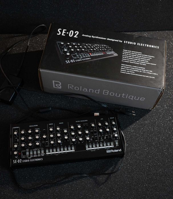 Roland SE-02 syntezator analogowy