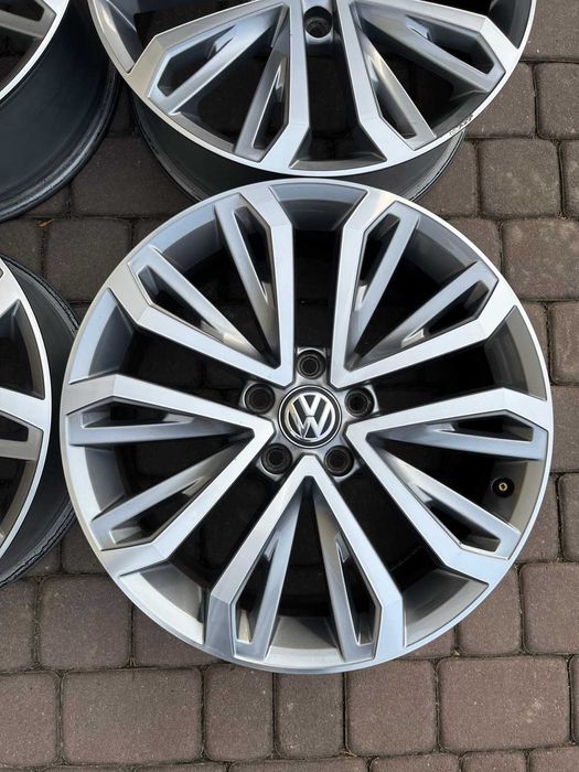 Oryginalne alufelgi Vw 5x112 18 cali Bicolor T-Roc Passat Ateca