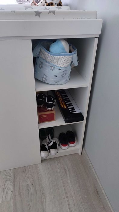 Combinado de berço evolutivo com muda-fraldas e arrumação