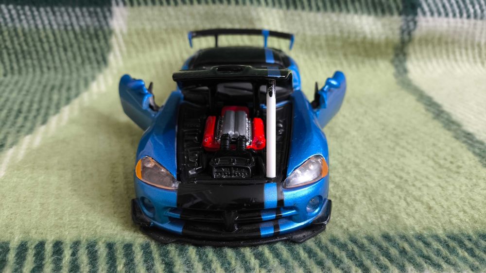 Машинка Dodge Viper SRT10 ACR 1:24 Bburago