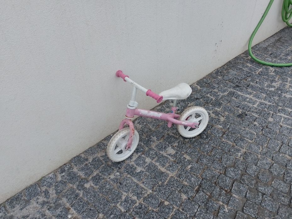 Trotinetes e bicicleta sem pedais