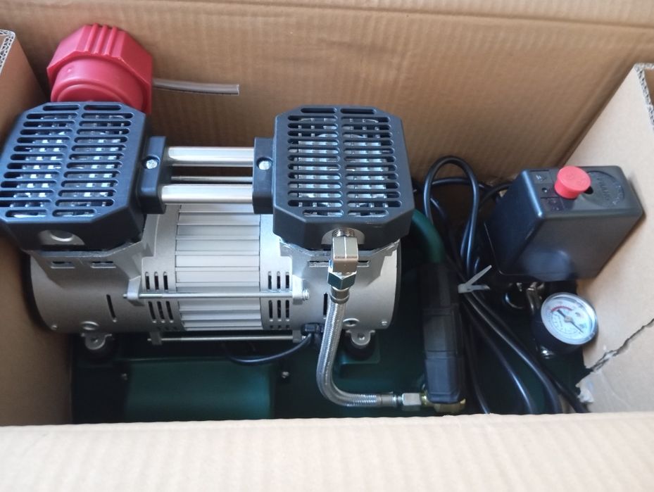 Compressor silêncioso Parkside 24Lt 1100W