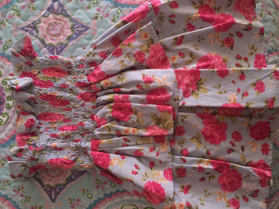 Conjunto saia e blusa menina tamanho 6 anos.