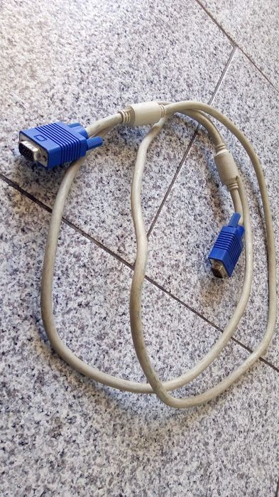 Diversos cabos para pcs, tv , telefone e outros