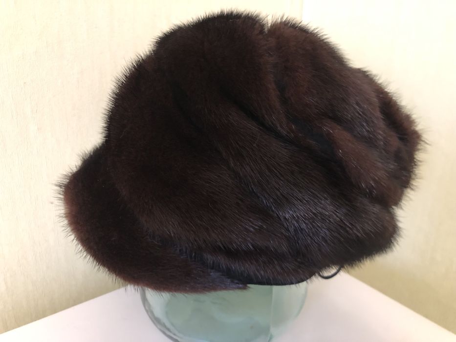 Норковая женска шапка с козырьком 56 р