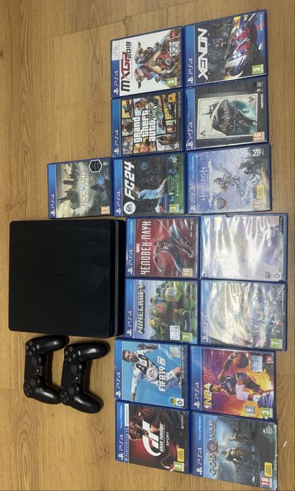 Продам PS4 slim із 2 джойстиками,іграми,з каблем зарядним і HDMI