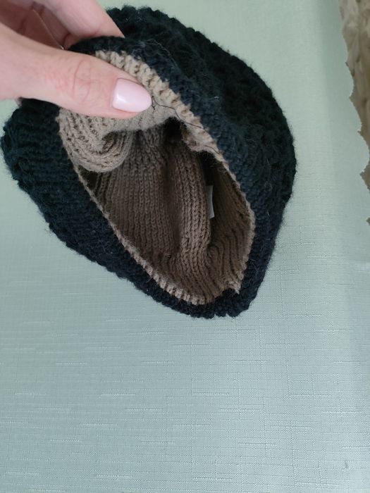 Ciepła czapka wełniana jak nowa