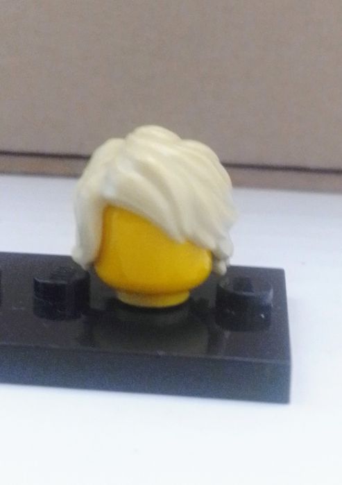 Lego bonecos, torsos e cabeças.20€ tudo.