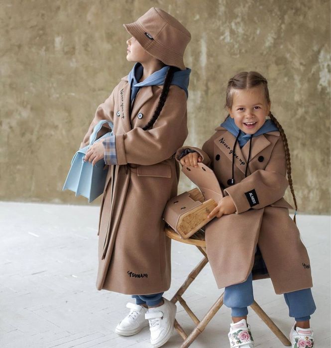 Шерстяное тёплое пальто на девочку