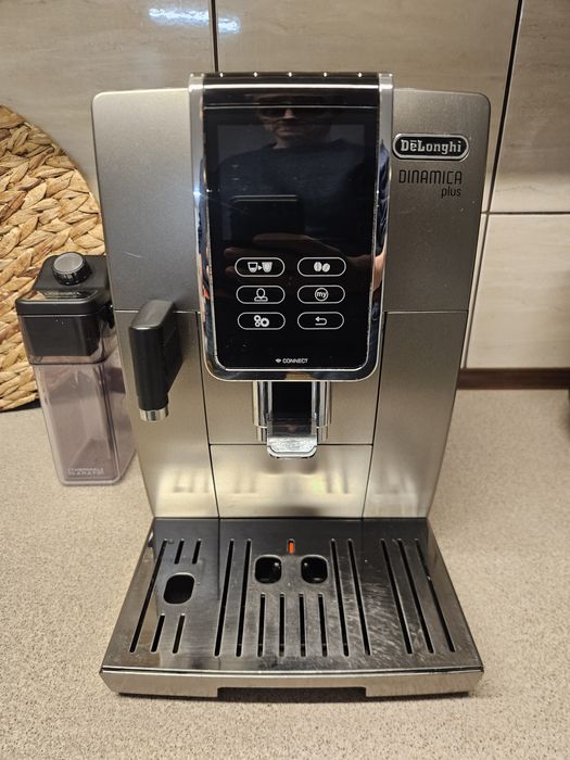 Czyt. Opis Delonghi dinamica Plus nie Jura ale dobry ekspres