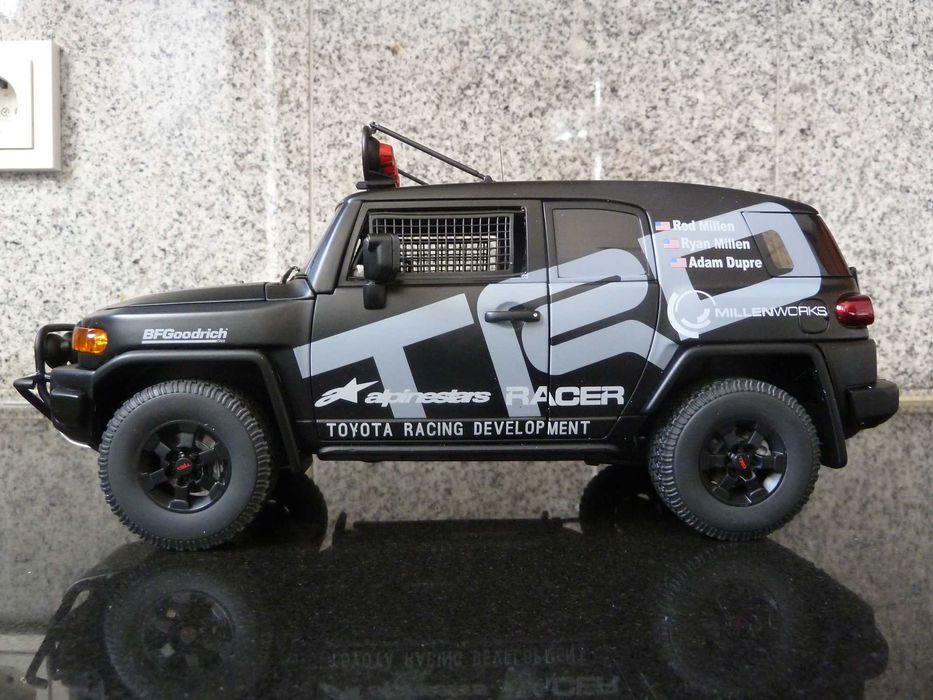 1:18 AutoArt, Toyota FJ Cruiser 2007, Minichamps Parque das Nações