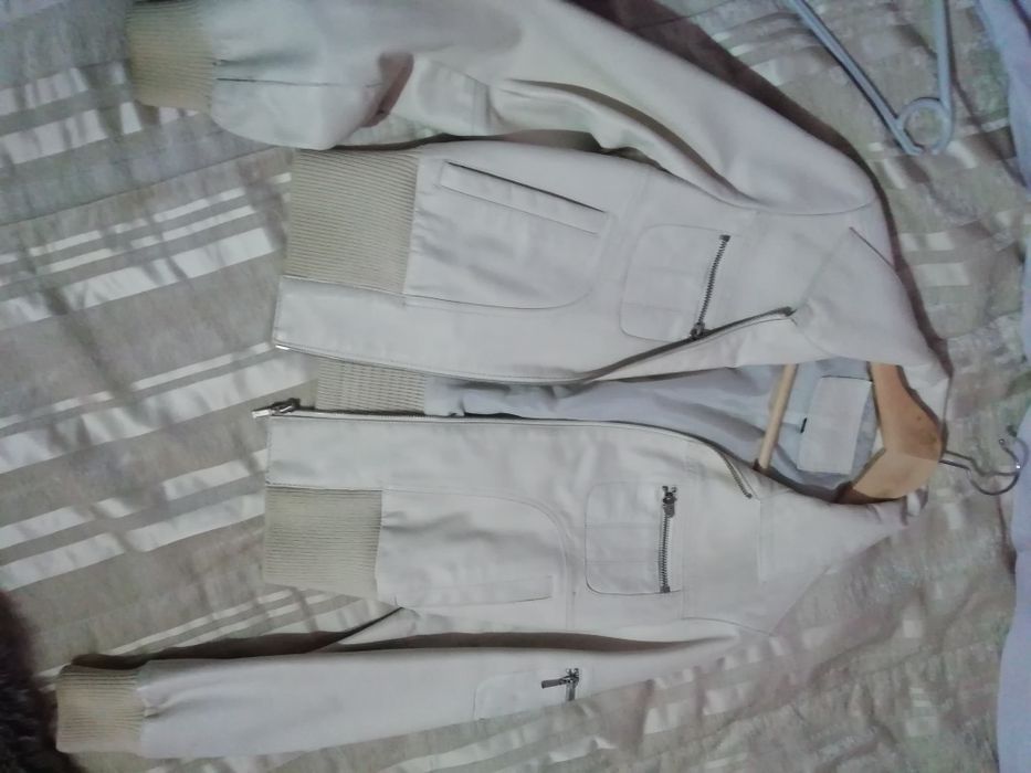 Blusão em cabedal branco pérola, como novo