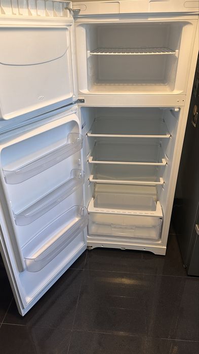 Frigorifico indesit a funcionar