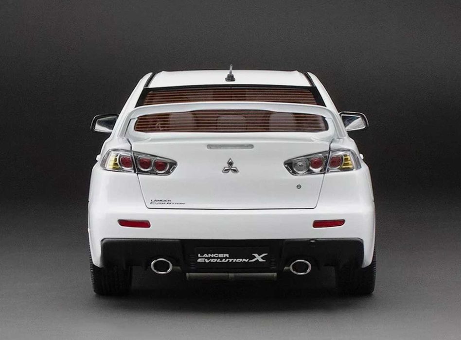 1:18 Mitsubishi Lancer EVO X branco (NOVO)