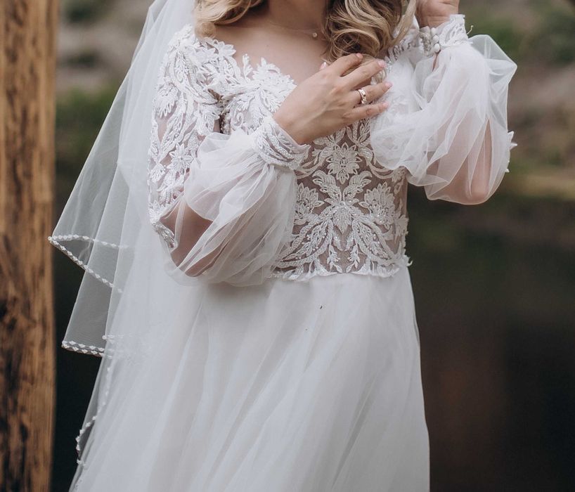 Весільна сукня  (Розмір 42)