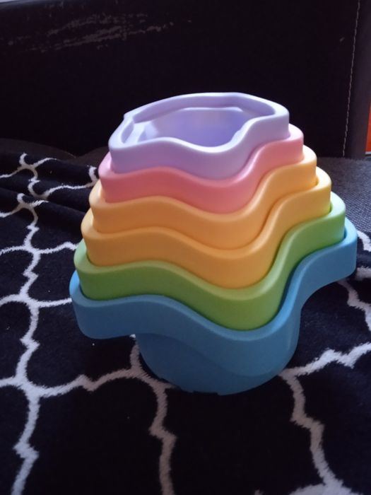 Wieża z kubeczków - gwiazdek.