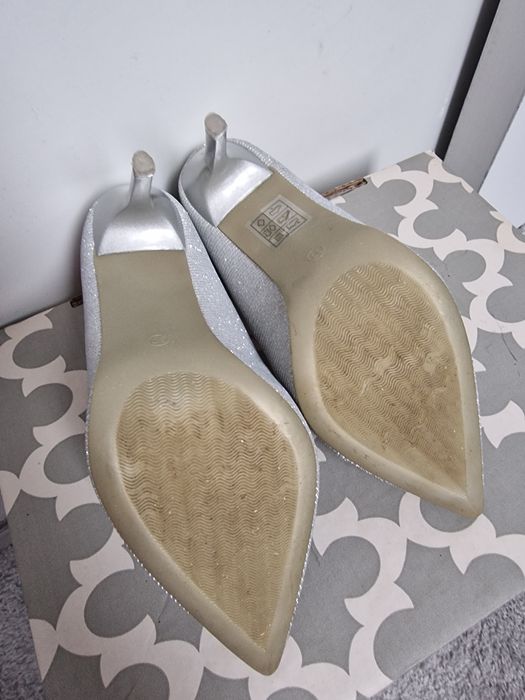 Szpilki srebrne połyskujące