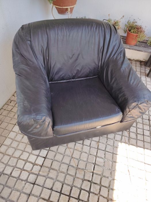 Dou sofá em bom estado