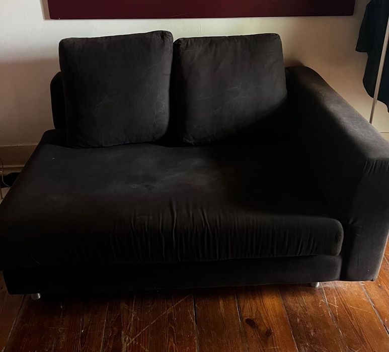 Sofá vendido na area