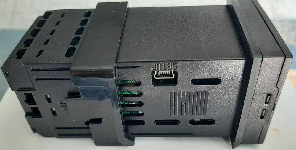 Компактній електронній ПИД-регулятор Jumo Quantrol тип LC100