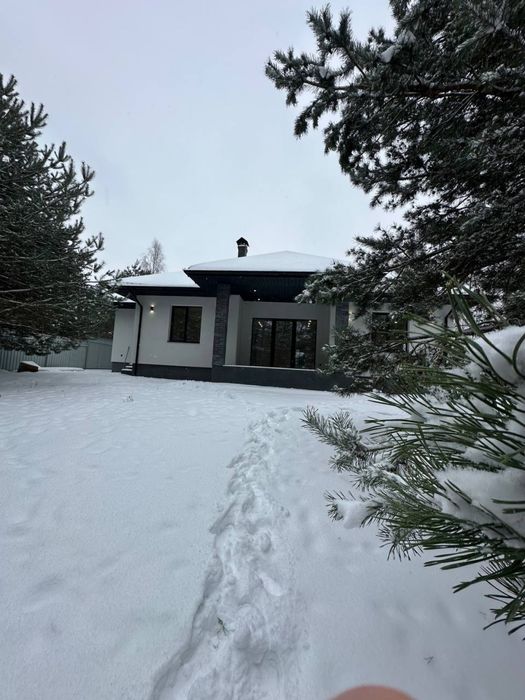 Будинок 15 хв від Києва з Ремонтом на 14 сотках землі.