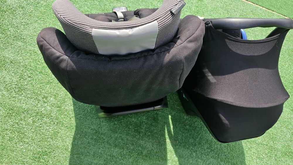 Sprzedam 2 foteliki z bazą Maxi Cosi