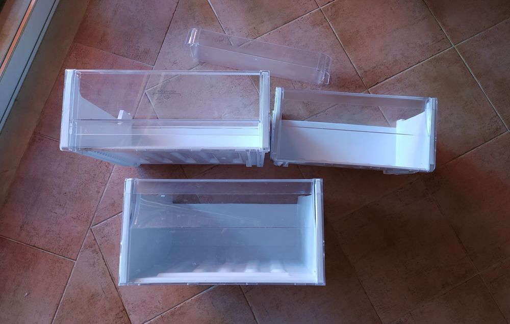 Indesit LR7 S2 W congelador prateleiras ver fotos